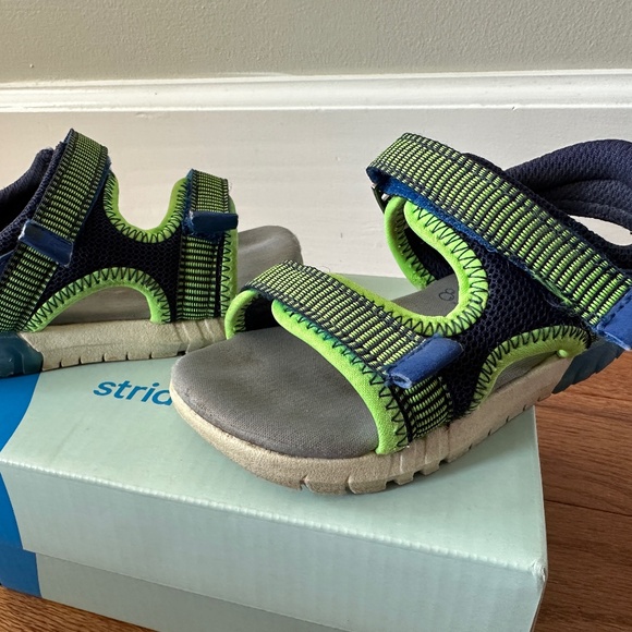 EUC Stride Rite Kids Light-Up Sandals - Blue and Green Size 7 Toddler - Picture 2 of 6